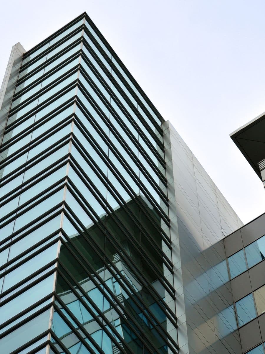 Bürocampus mit Glasfassade, Gewerbepark, Wels